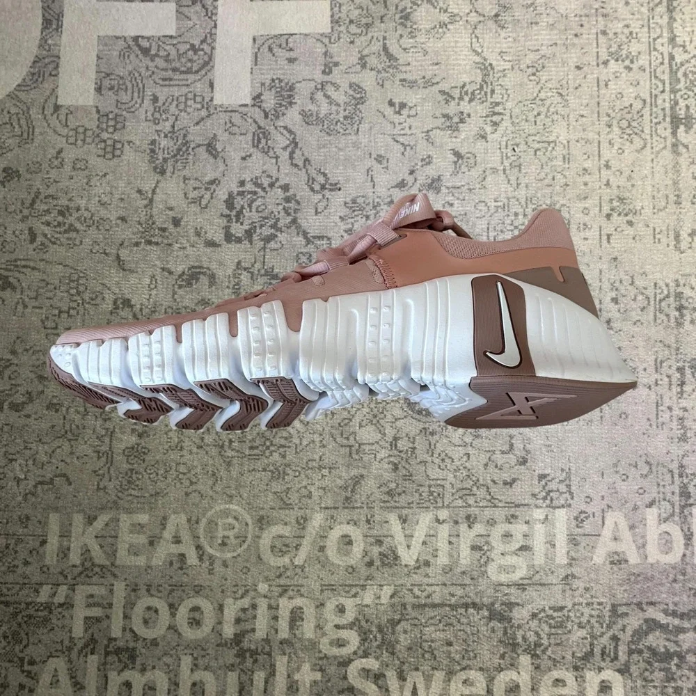 Nike these free